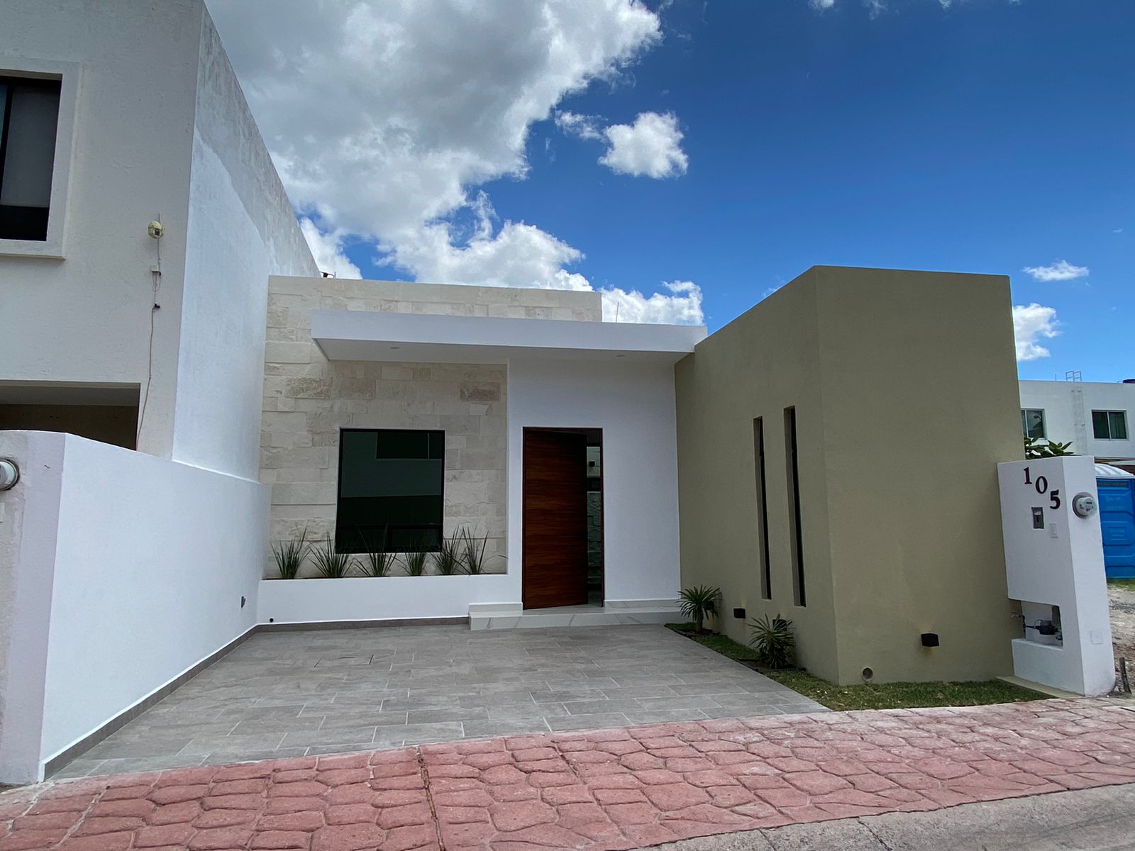 HERMOSA CASA NUEVA EN VENTA DE 1 PLANTA  EN  PRIVADO EN LEÓN GTO