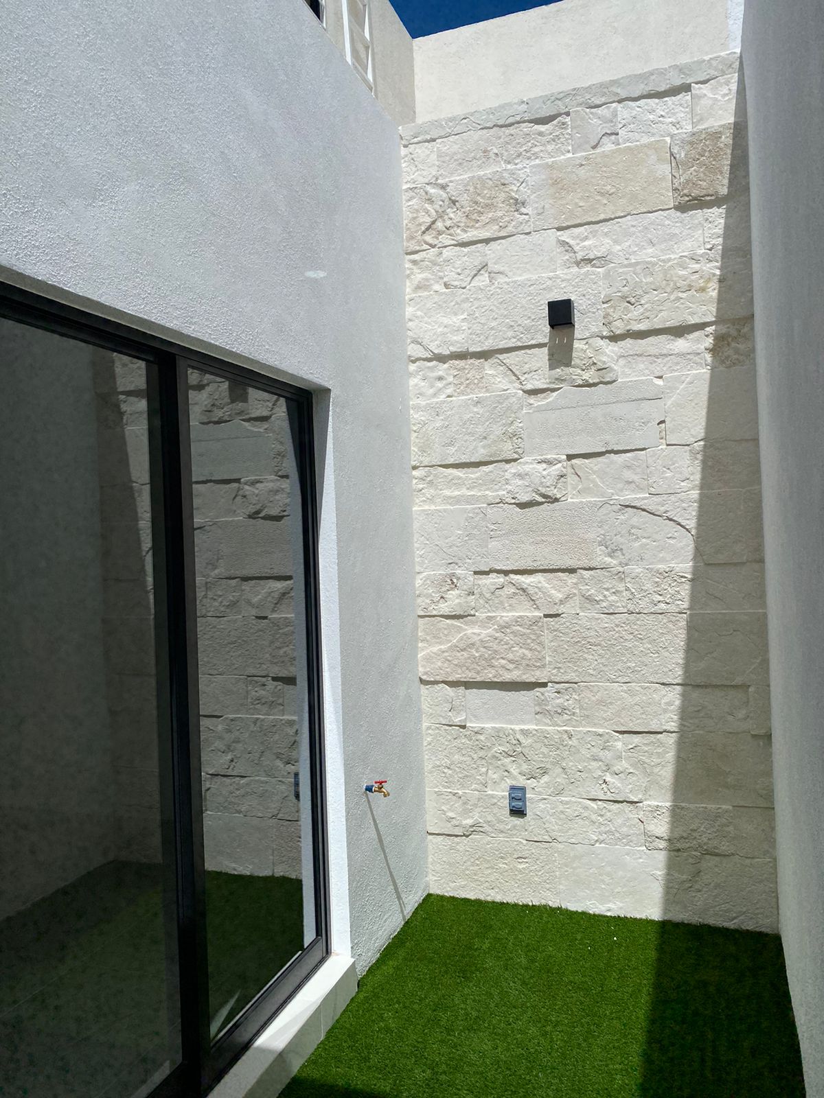 HERMOSA CASA NUEVA EN VENTA DE 1 PLANTA  EN  PRIVADO EN LEÓN GTO