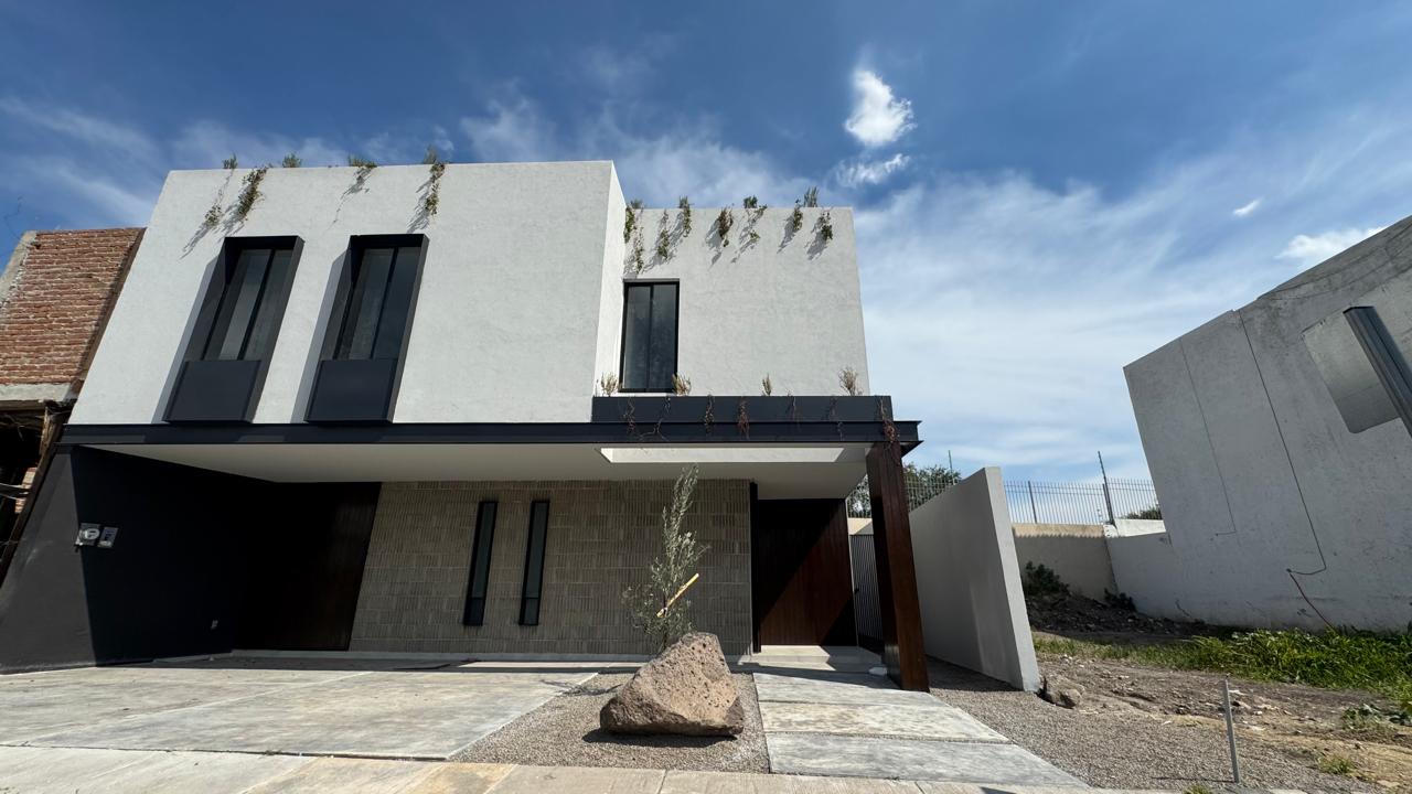 CASA EN VENTA NUEVA CON ROOF GARDEN EN VALLE DE MOLINO 