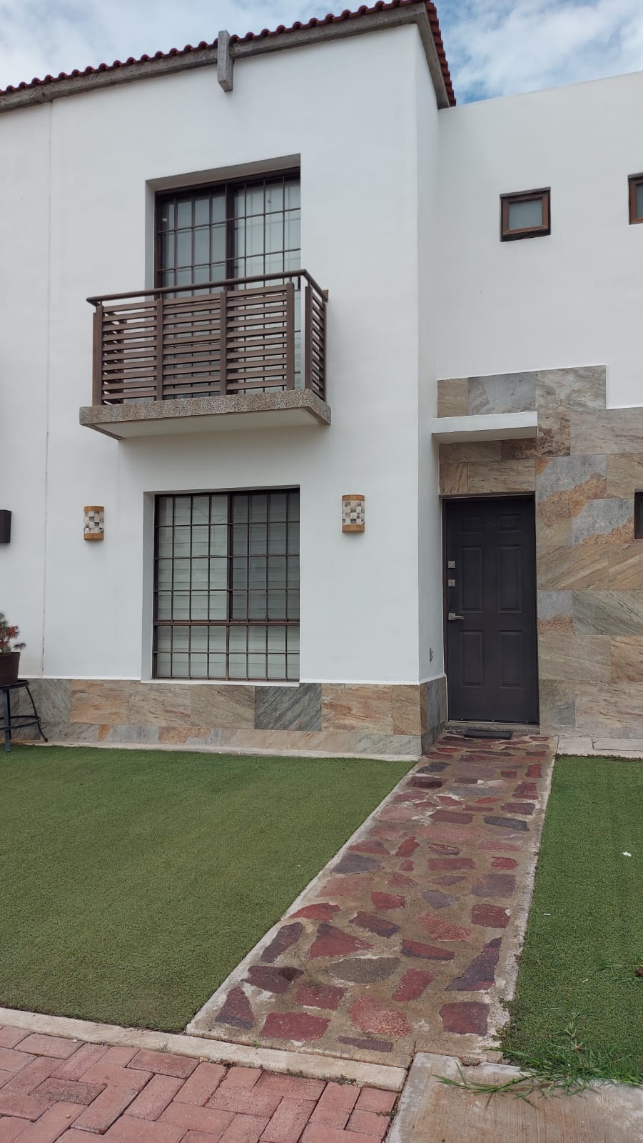 CASA EN VENTA AMUEBLADA EN EL DORADO EN  LEÓN GTO ZONA NORTE